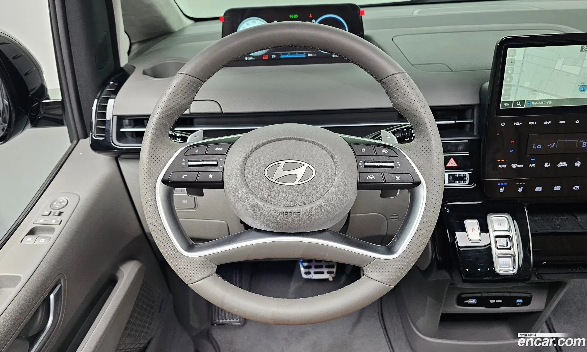 Hyundai Staria 2025 — 18