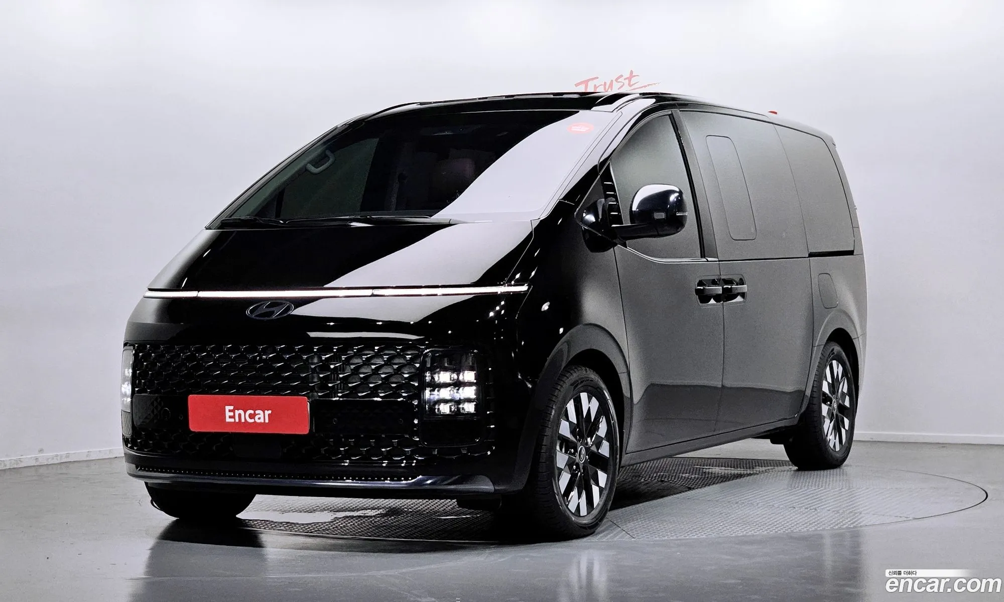 Hyundai Staria 2025 — 10
