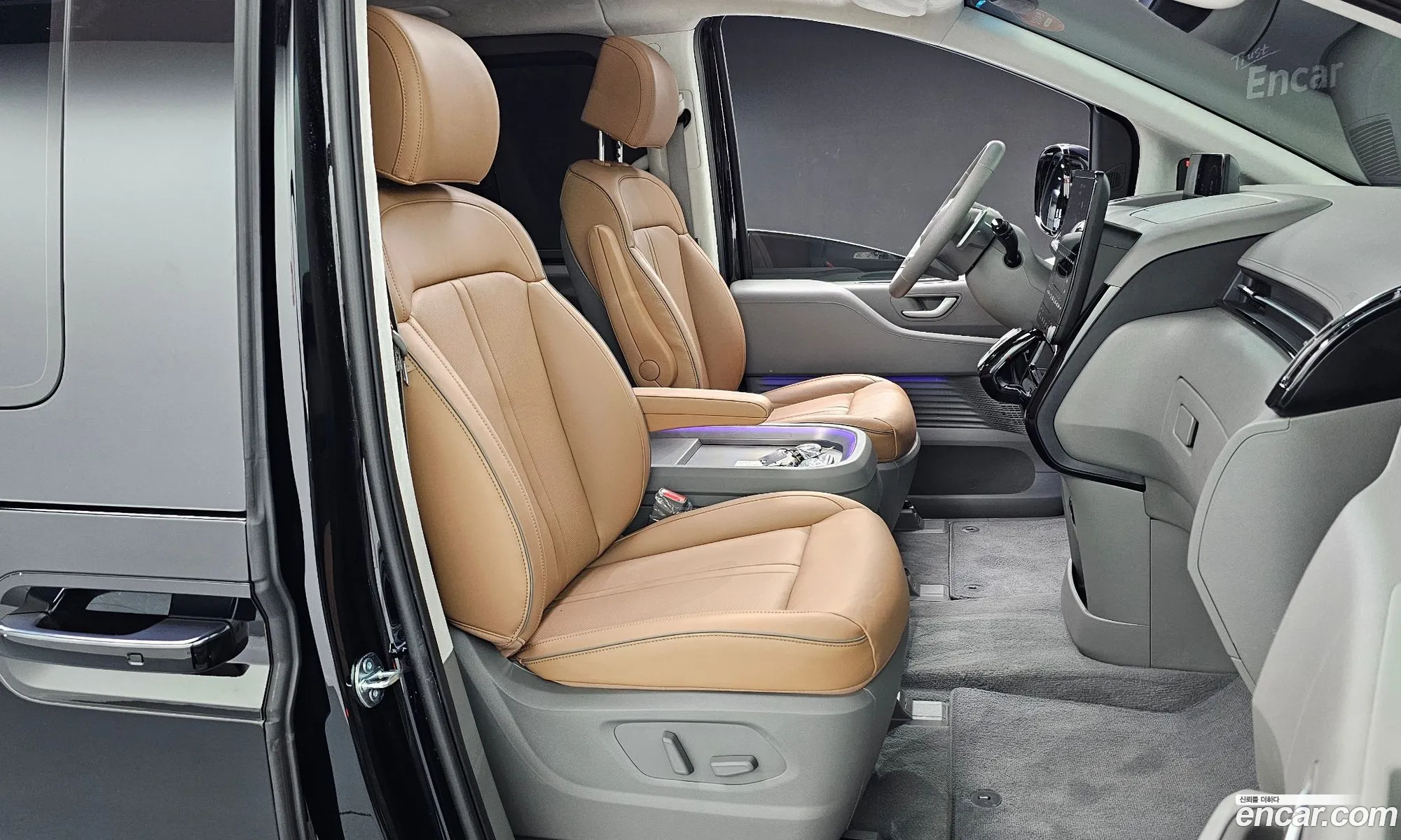 Hyundai Staria 2025 — 25