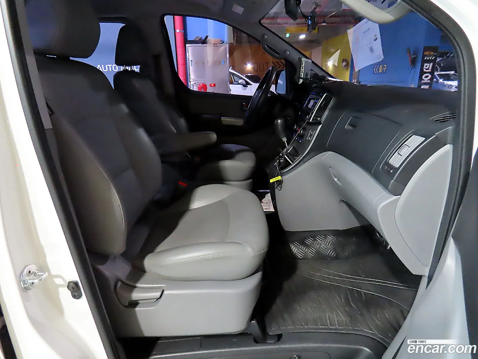 Hyundai Grand Starex 2017 — 10