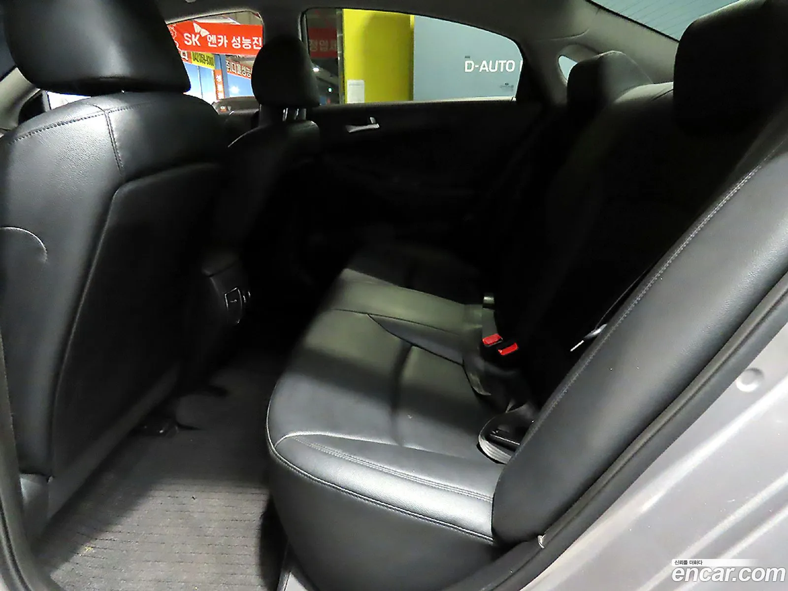 Hyundai YF Sonata 2011 — 12