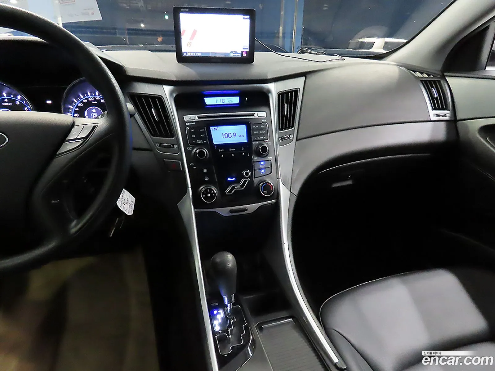 Hyundai YF Sonata 2011 — 14