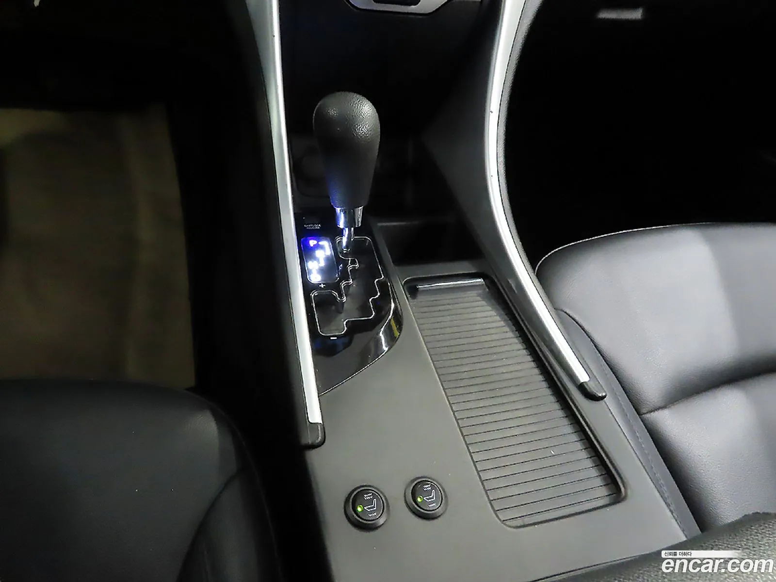 Hyundai YF Sonata 2011 — 17