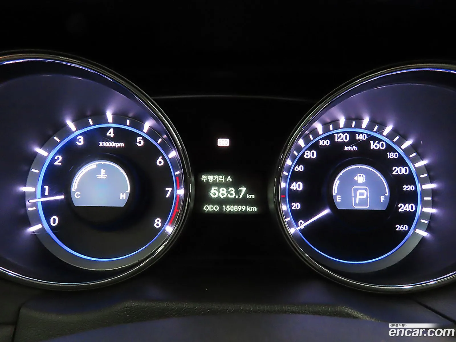 Hyundai YF Sonata 2011 — 11