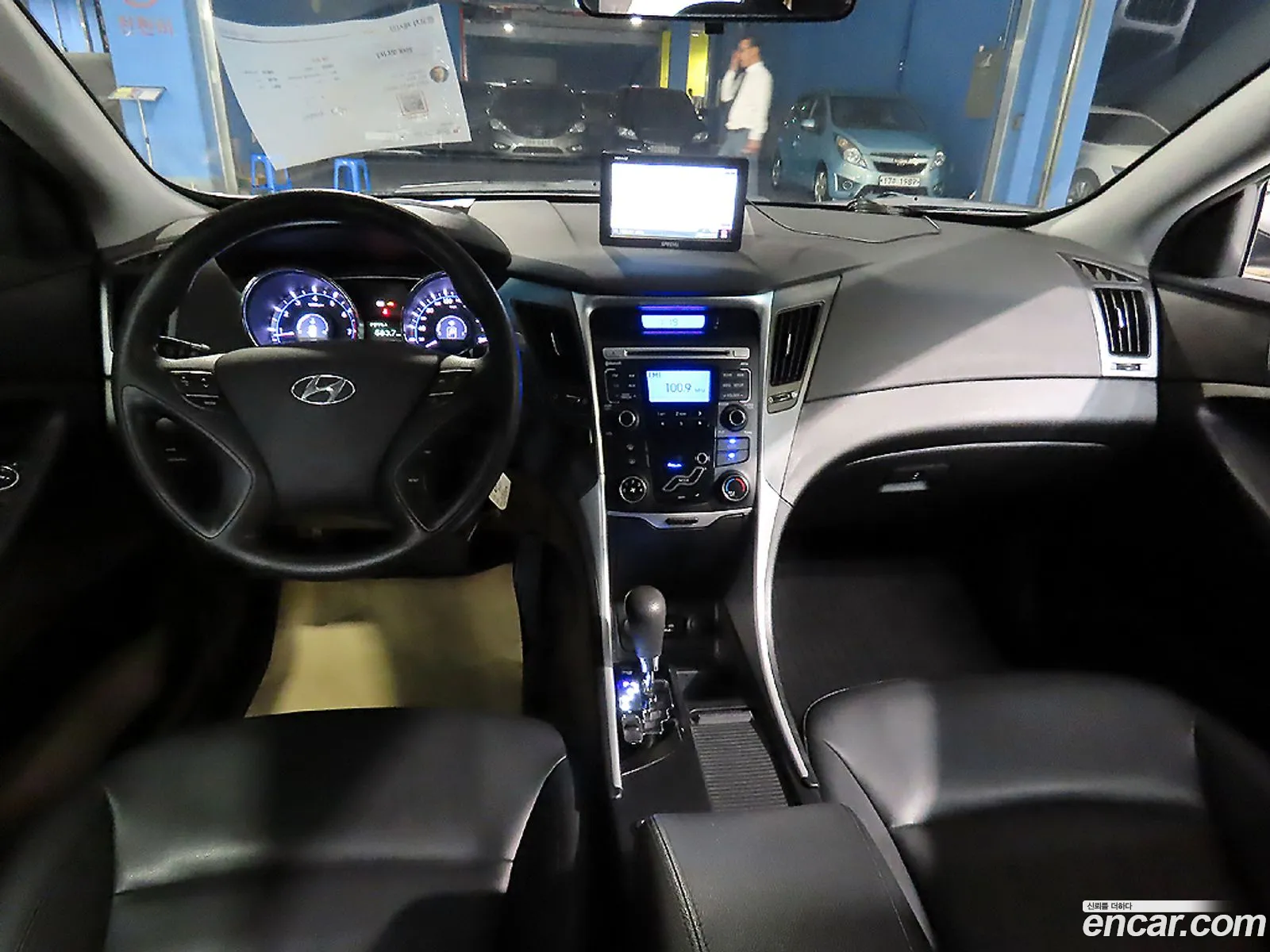 Hyundai YF Sonata 2011 — 16