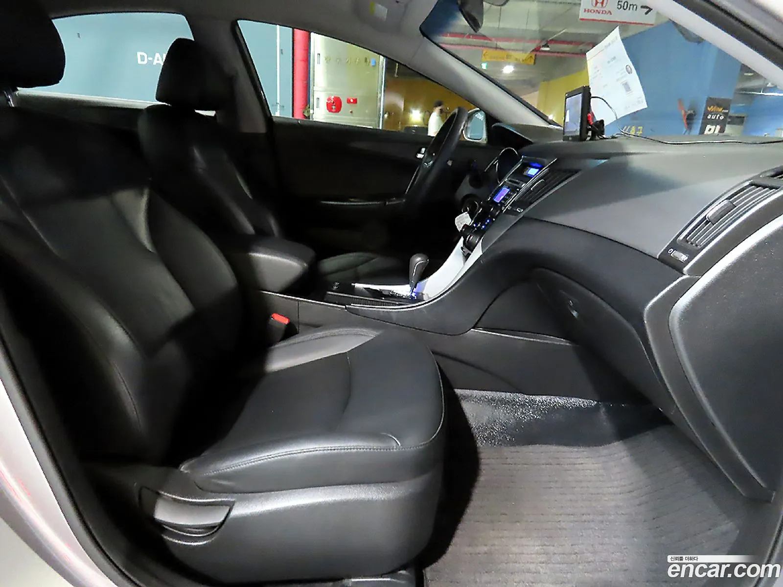 Hyundai YF Sonata 2011 — 9