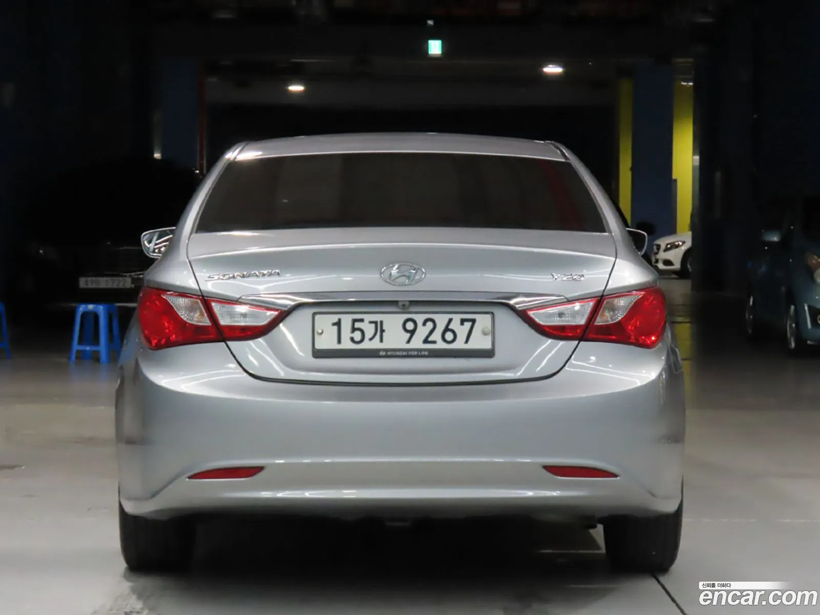 Hyundai YF Sonata 2011 — 18