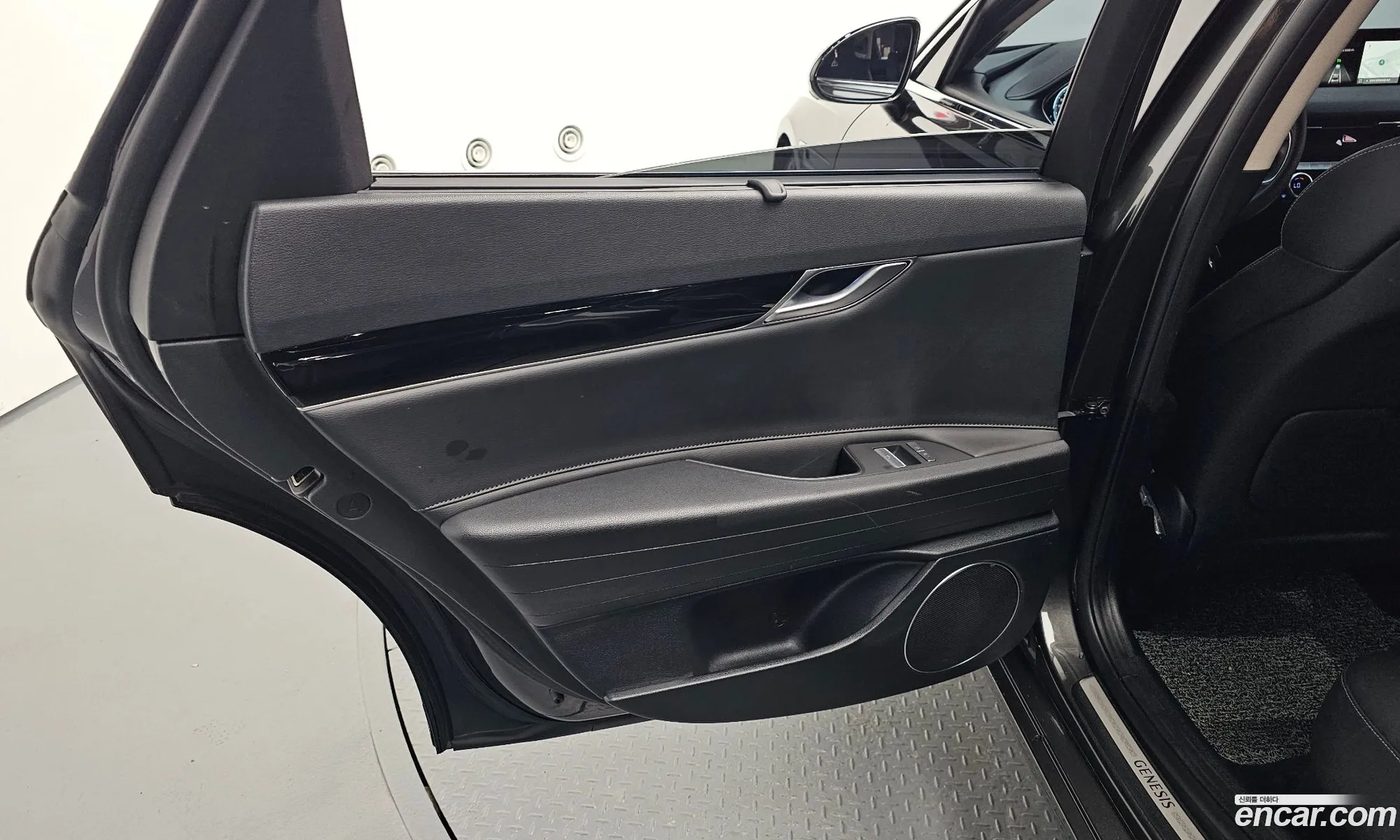 Genesis G80 2023 KMTGB41CDPU172599 — 24