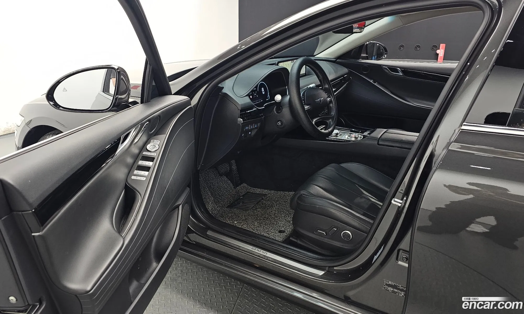 Genesis G80 2023 KMTGB41CDPU172599 — 5