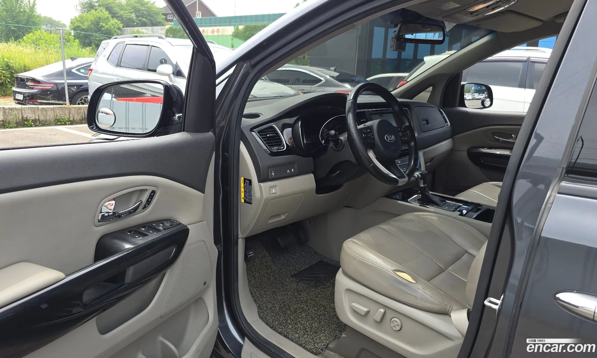 Kia Carnival 2016 KNAME81ABHS280652 — 6