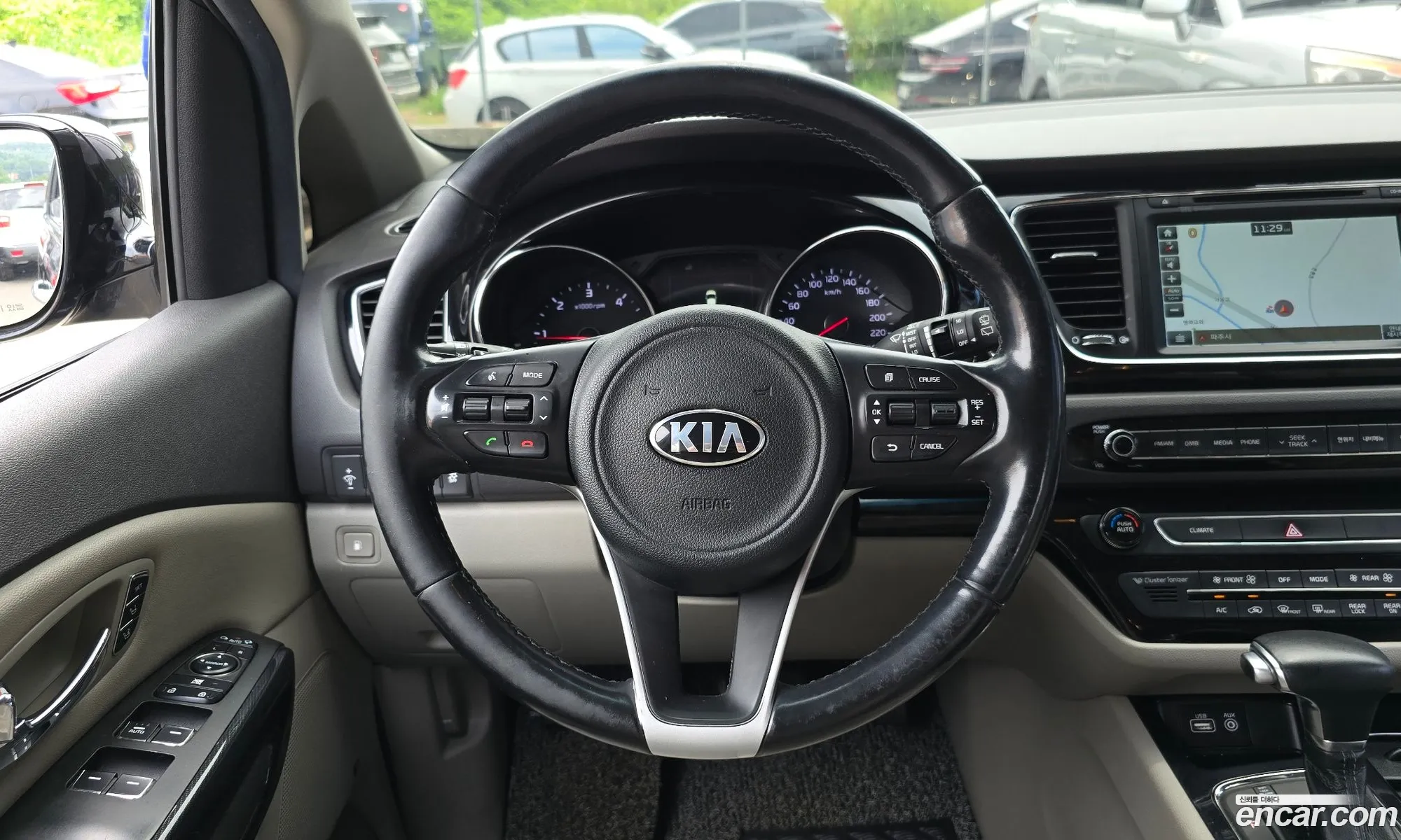 Kia Carnival 2016 KNAME81ABHS280652 — 3