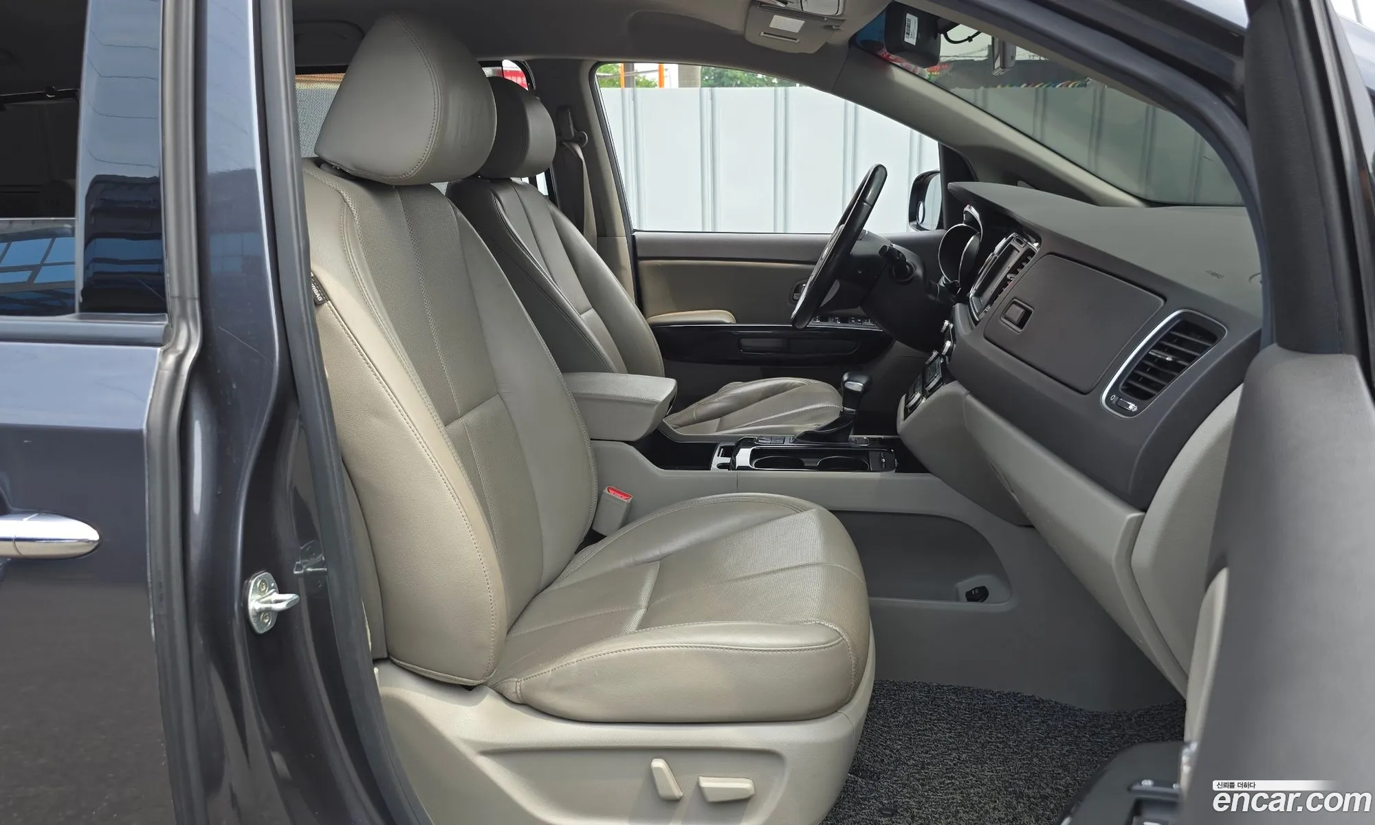 Kia Carnival 2016 KNAME81ABHS280652 — 14