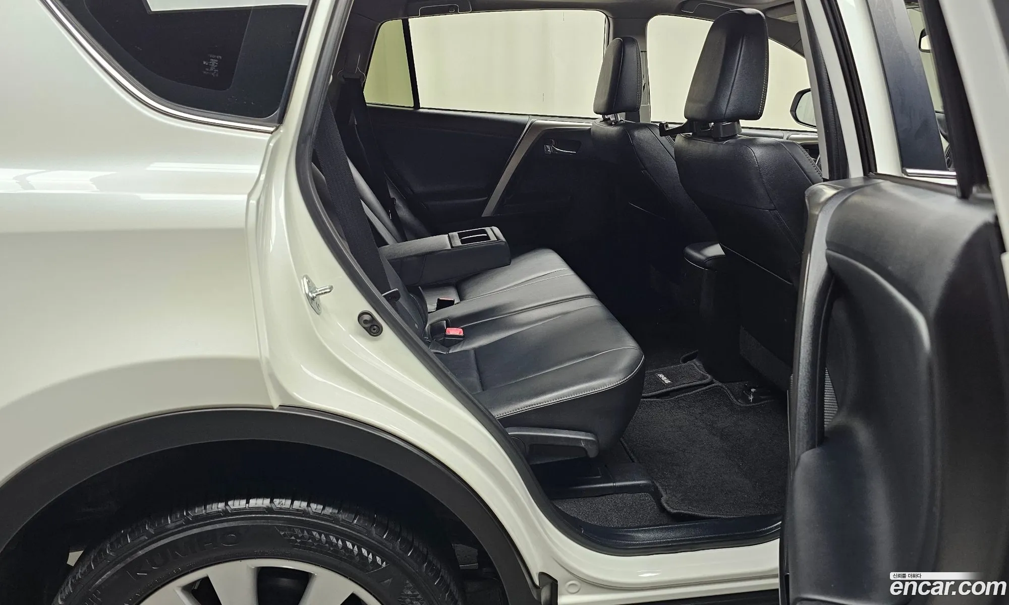 Toyota RAV4 2015 — 28