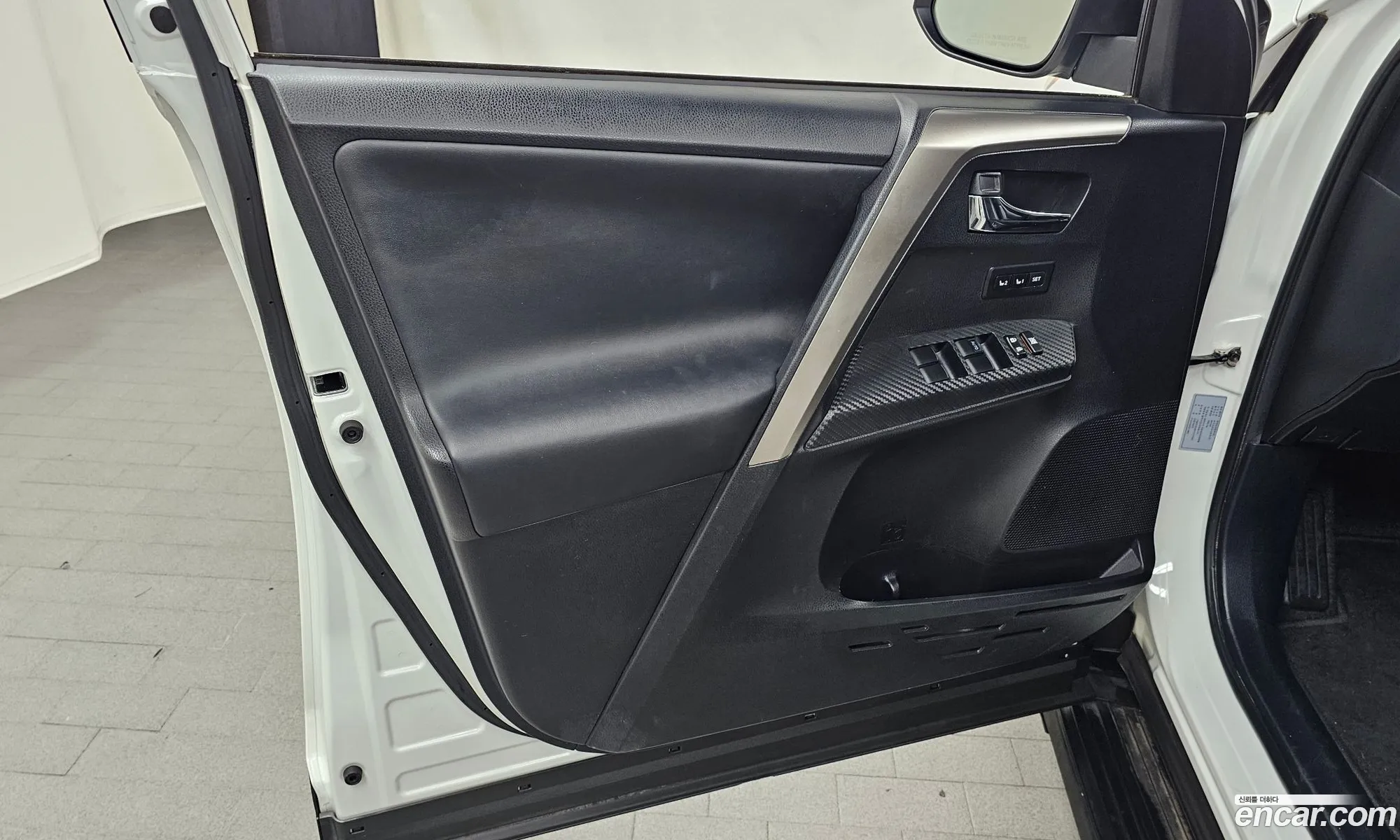 Toyota RAV4 2015 — 21
