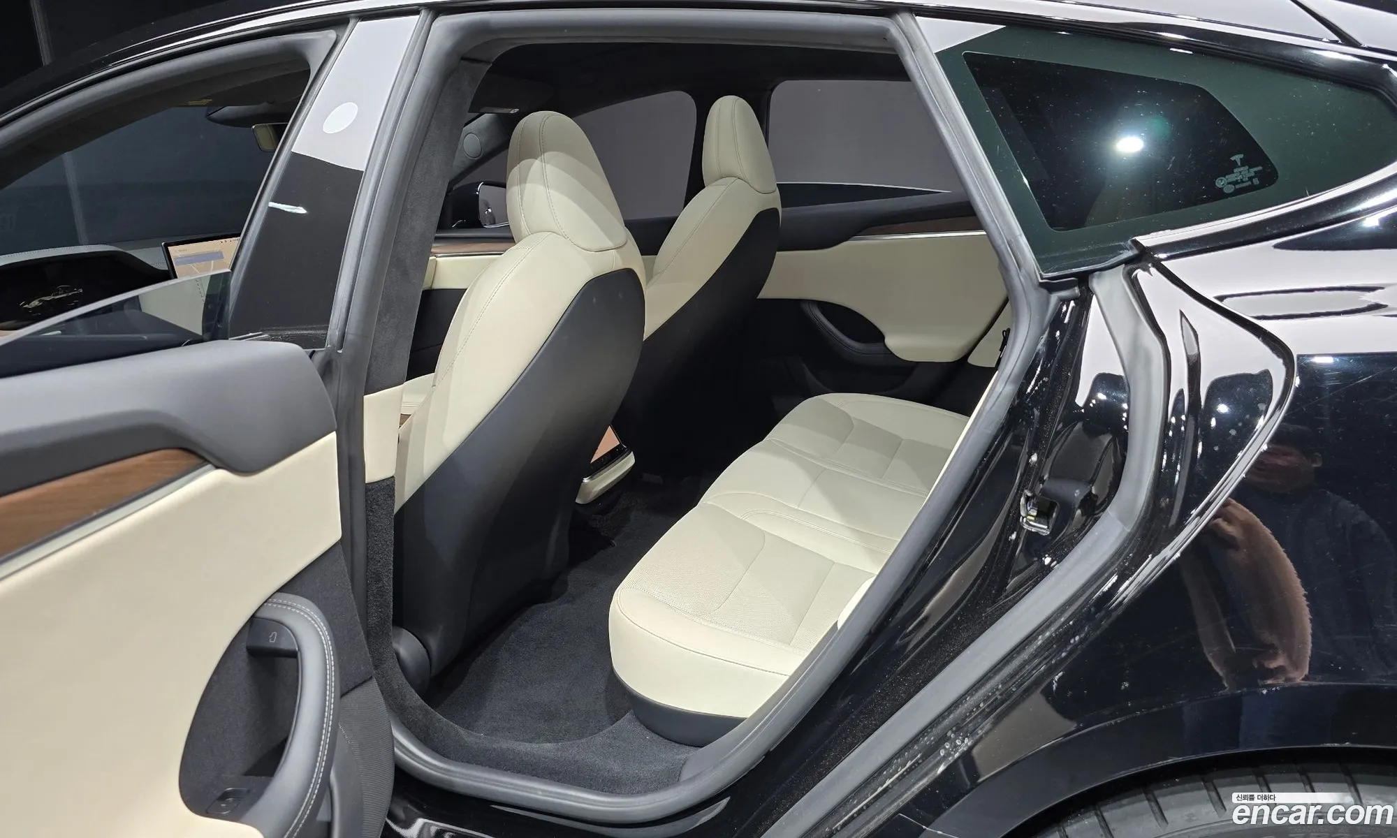 Tesla Model S 2023 — 22