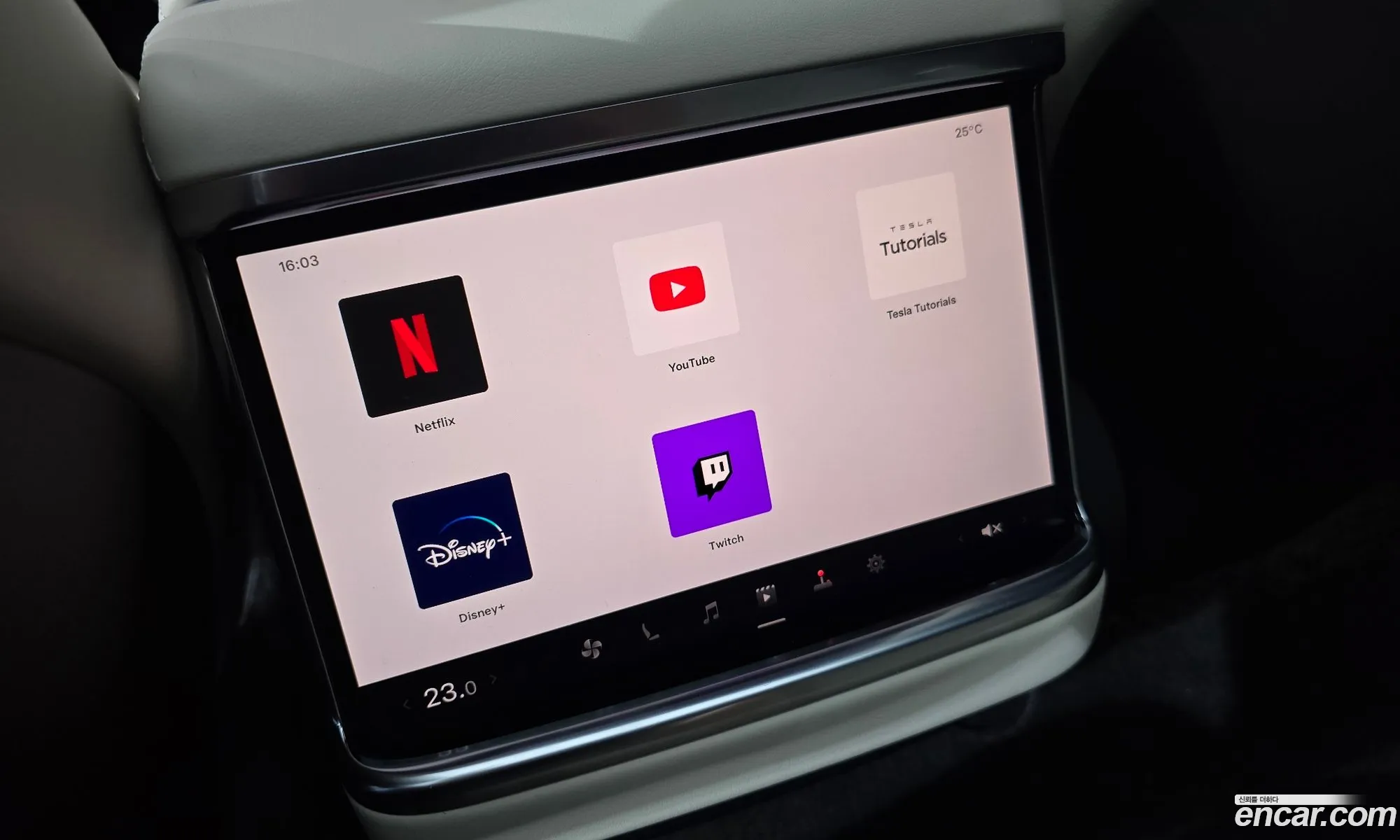Tesla Model S 2023 — 17