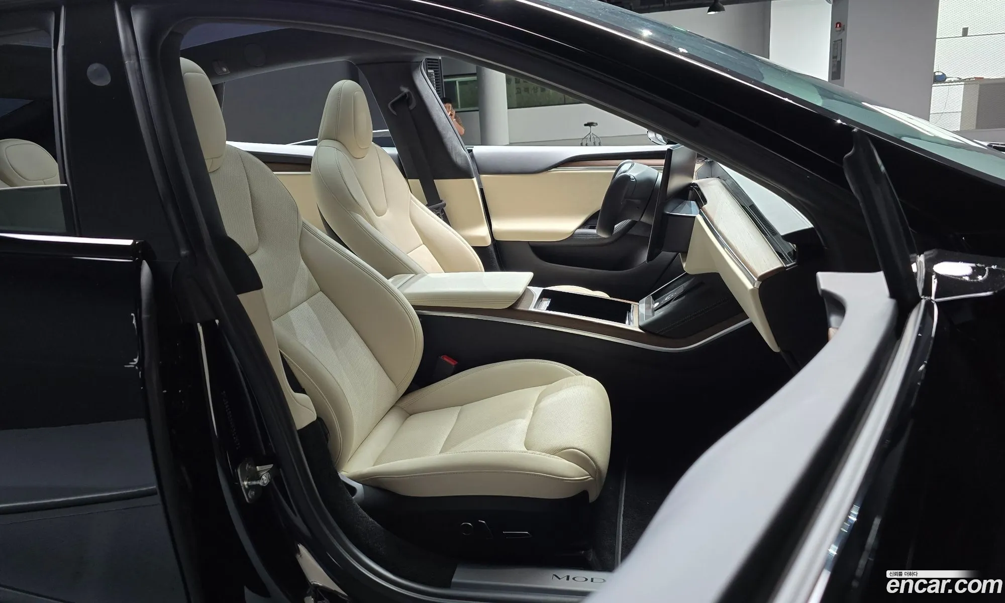 Tesla Model S 2023 — 25