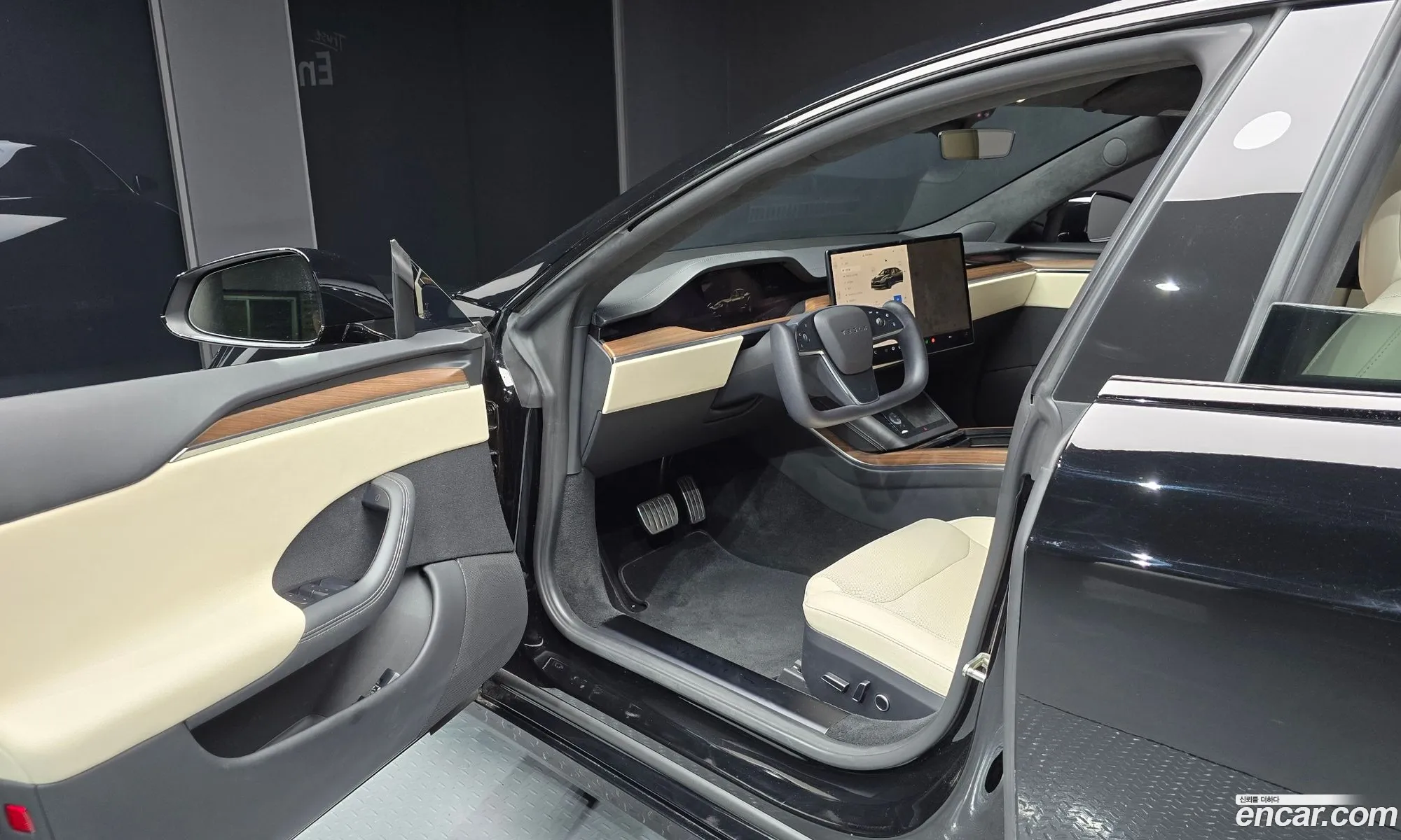 Tesla Model S 2023 — 19