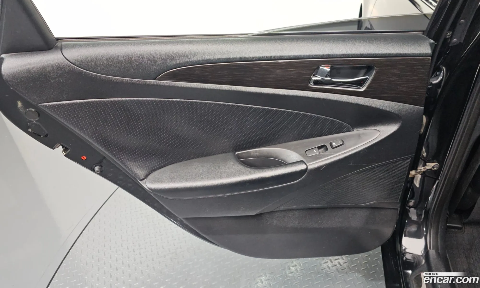 Hyundai YF Sonata 2012 KMHEC41LBCA452764 — 27