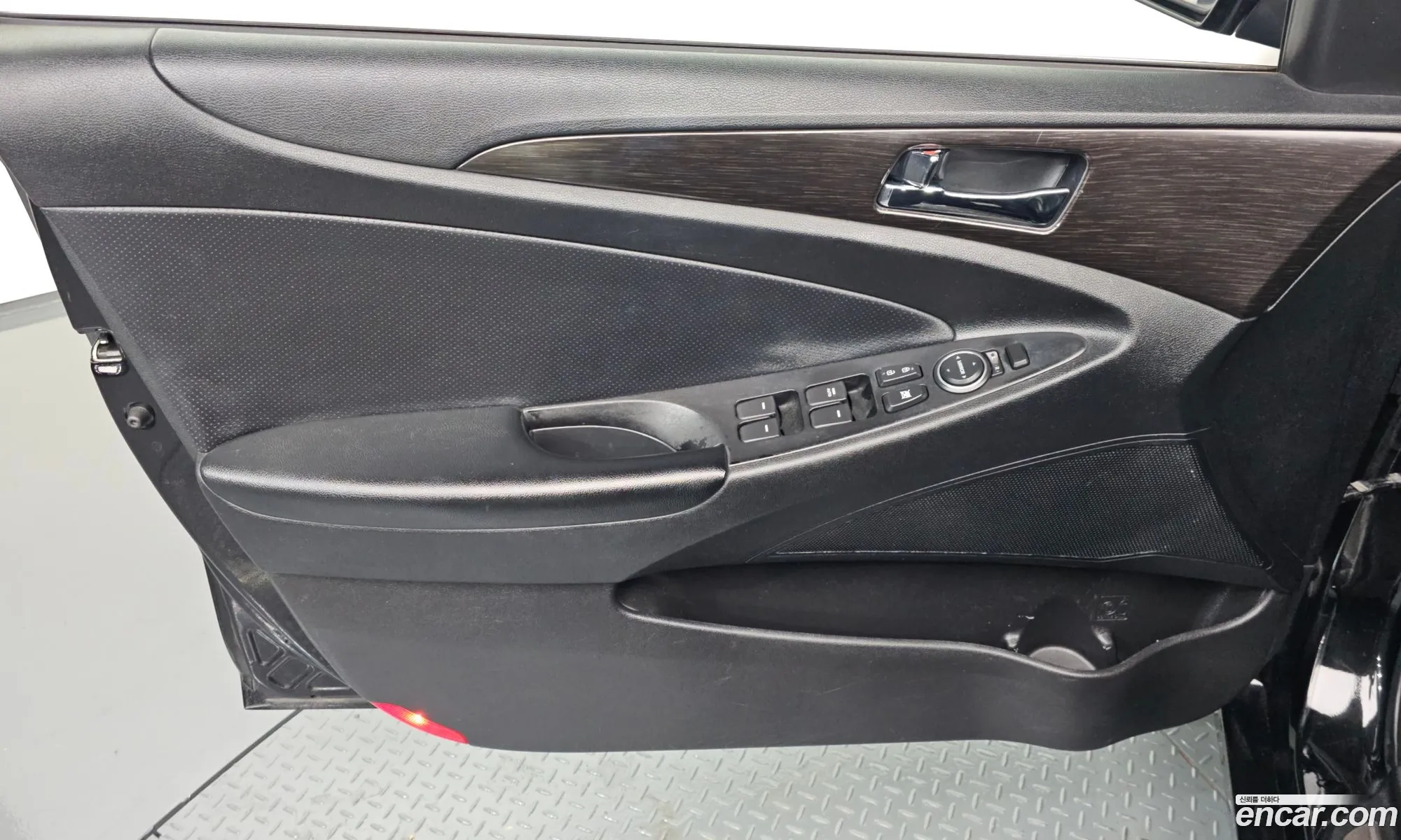 Hyundai YF Sonata 2012 KMHEC41LBCA452764 — 12