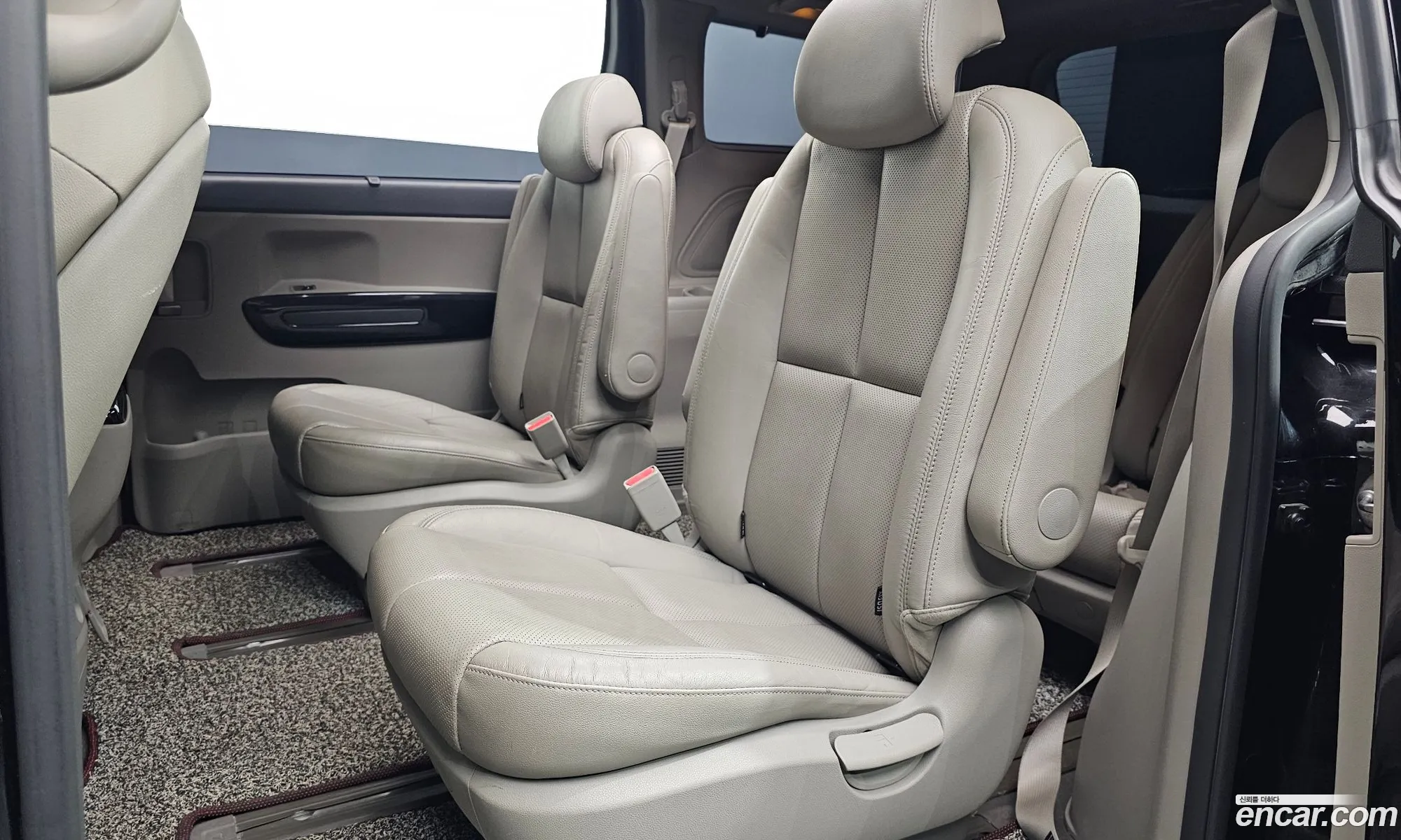 Kia Carnival 2016 KNAME81ABHS258827 — 30