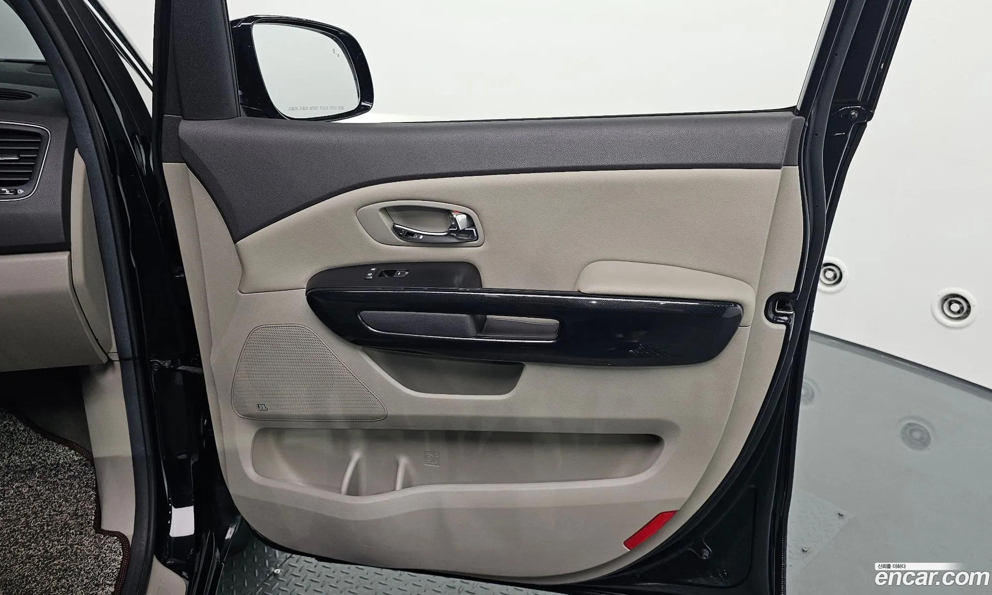 Kia Carnival 2016 KNAME81ABHS258827 — 8