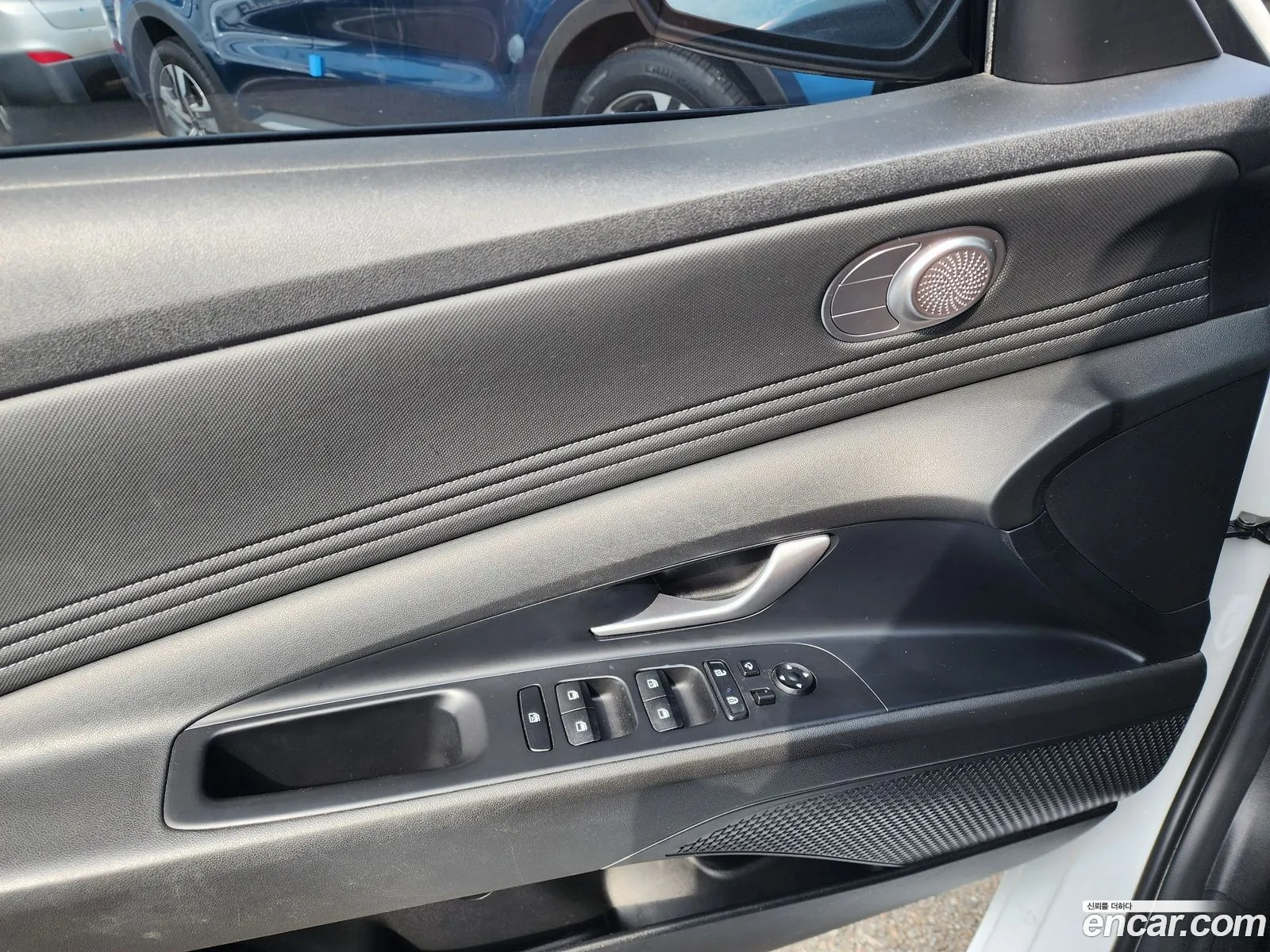 Hyundai Elantra 2022 — 4