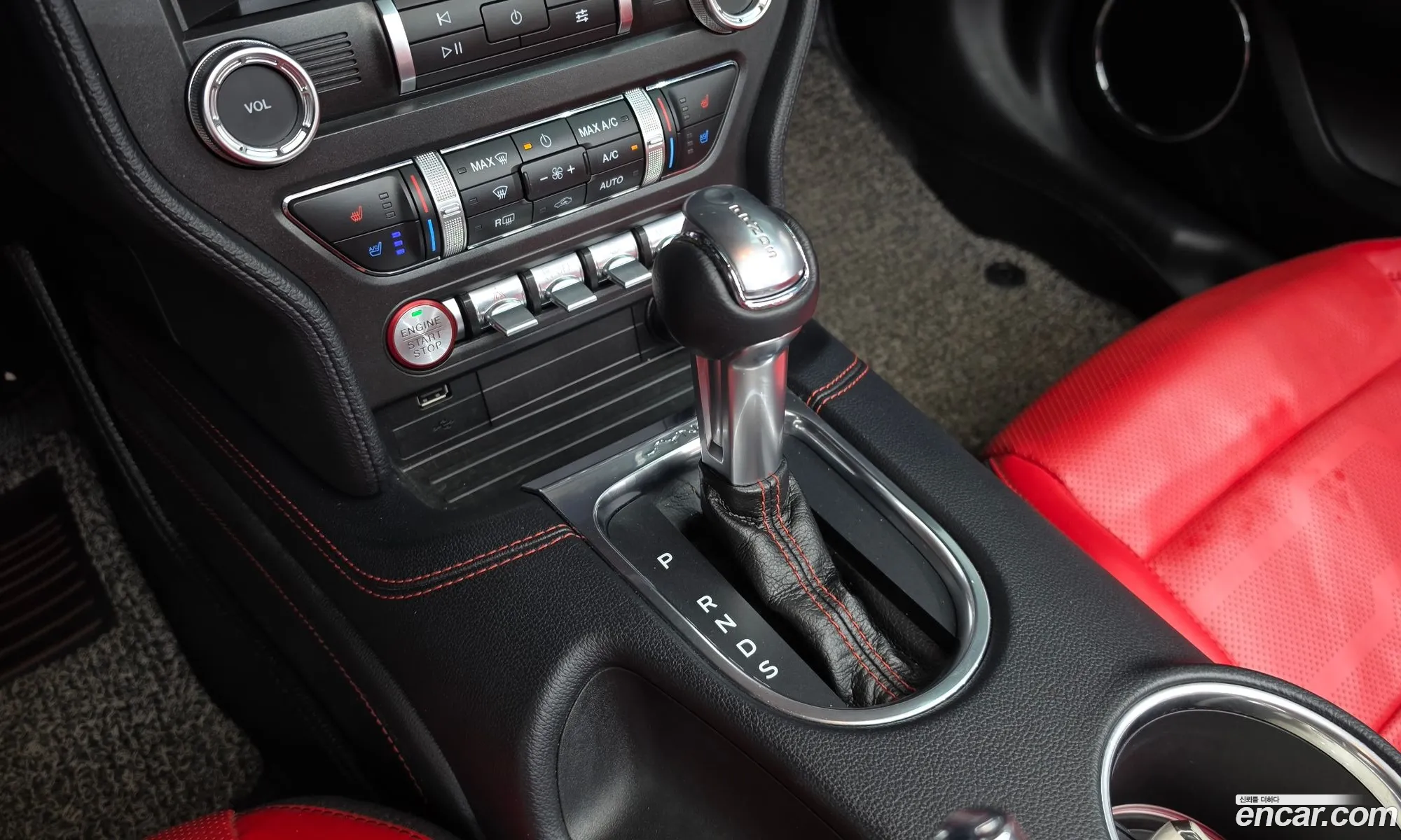 Ford Mustang 2020 — 19