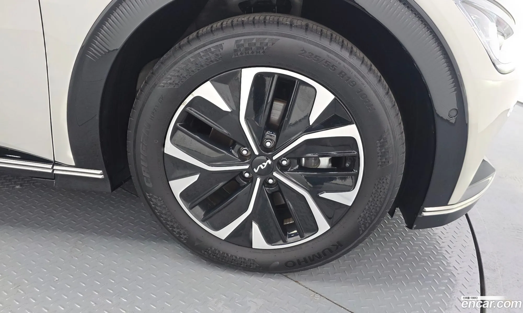 Kia EV6 2023 KNAC381AFPA163912 — 2