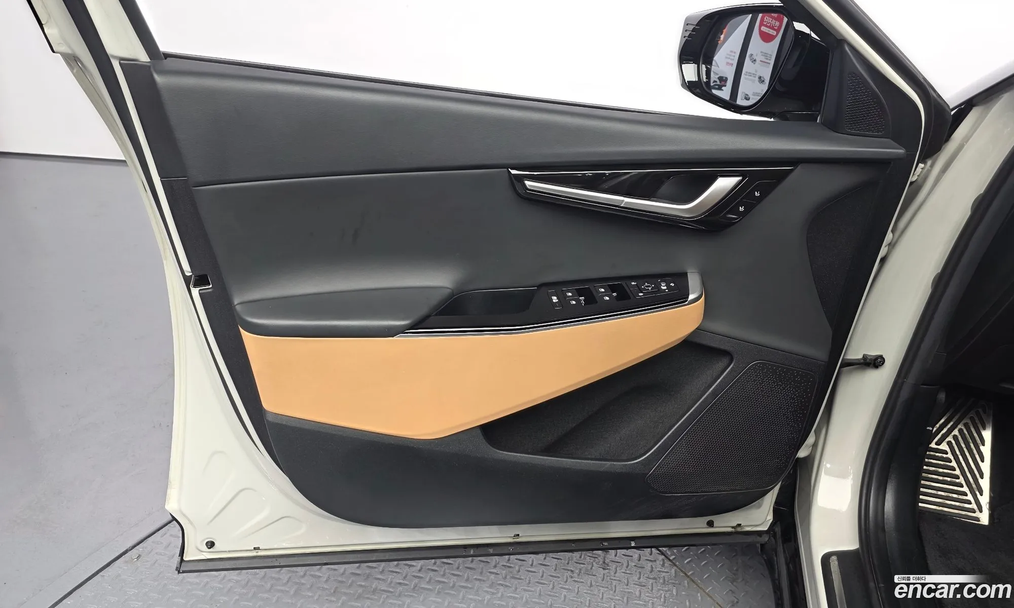 Kia EV6 2023 KNAC381AFPA163912 — 10