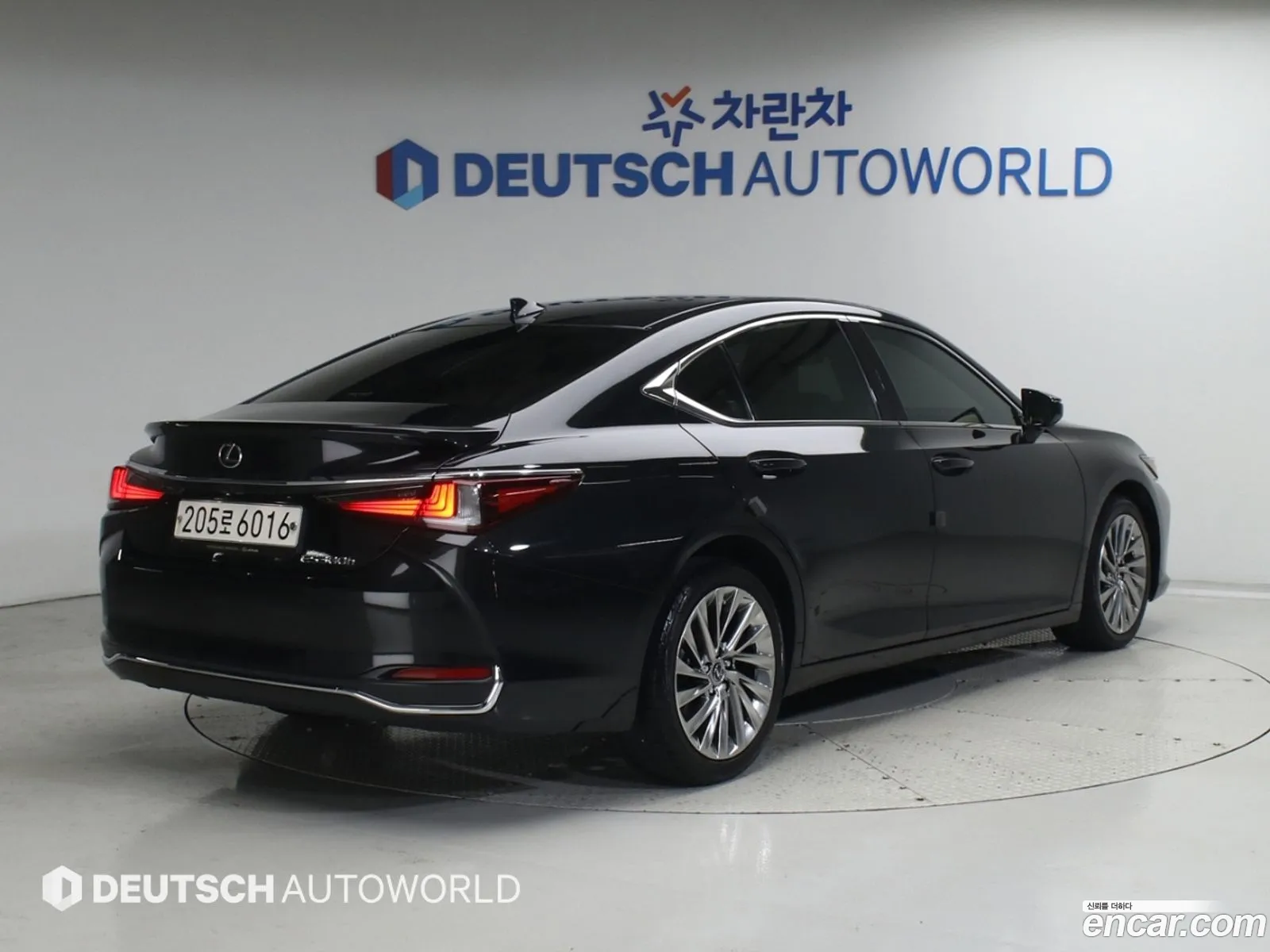 Lexus ES300h 7th Gen 2023 — 3