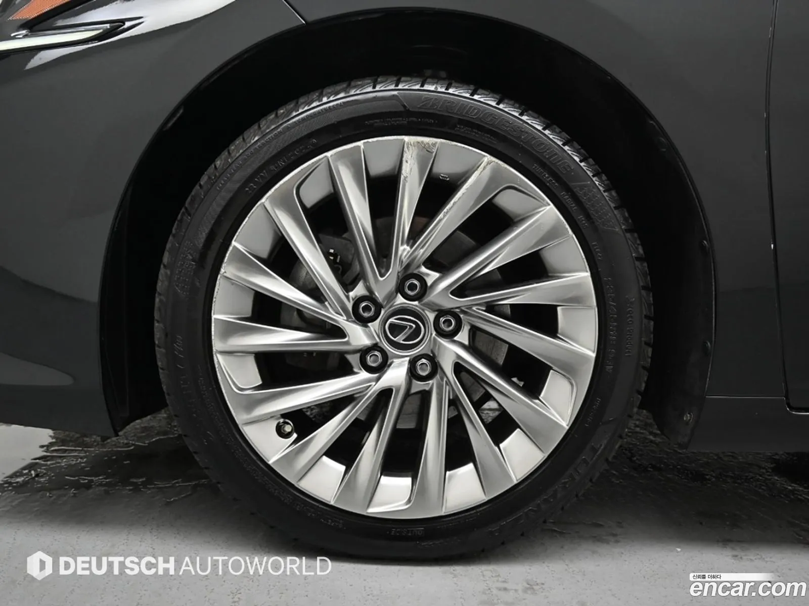 Lexus ES300h 7th Gen 2023 — 14