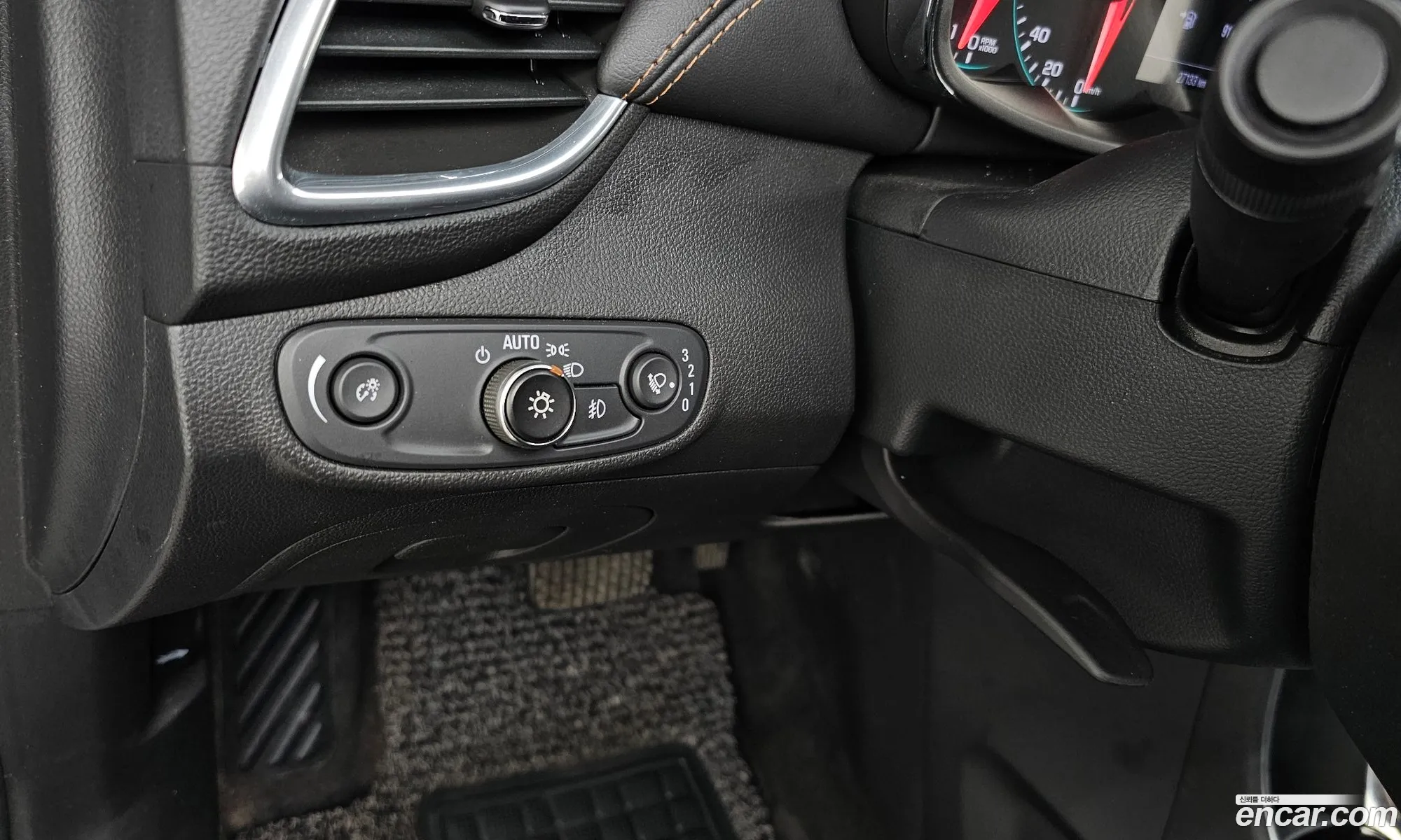 Chevrolet (GM Daewoo) Trax 2019 KLABA76BDKB966943 — 30