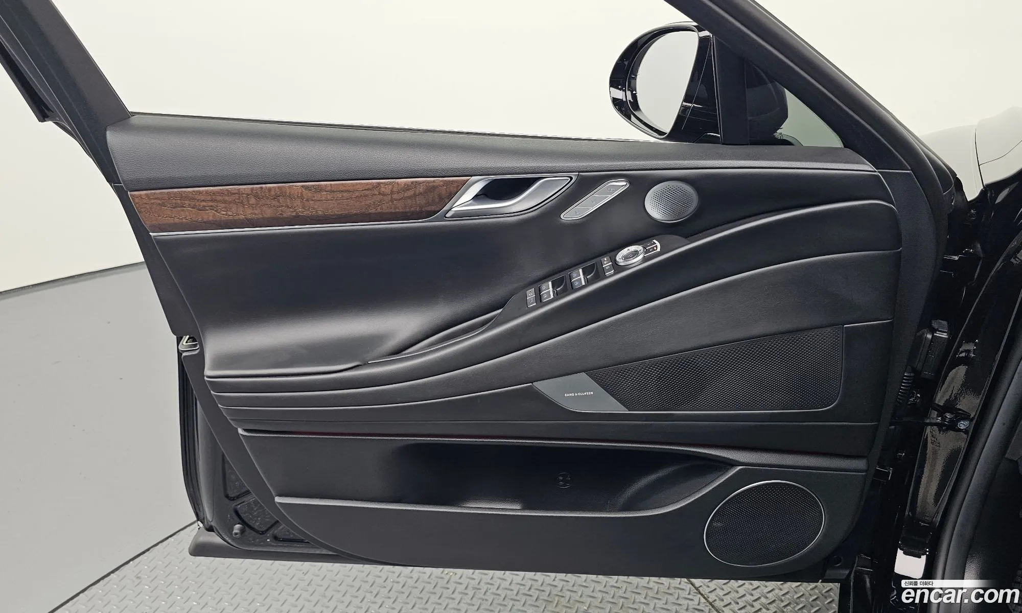 Genesis Electrified G80 2024 — 29