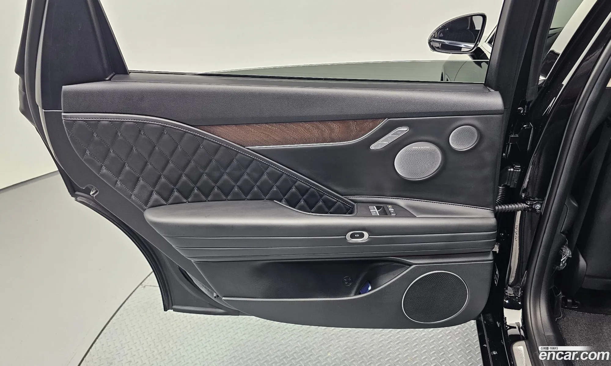Genesis Electrified G80 2024 — 21