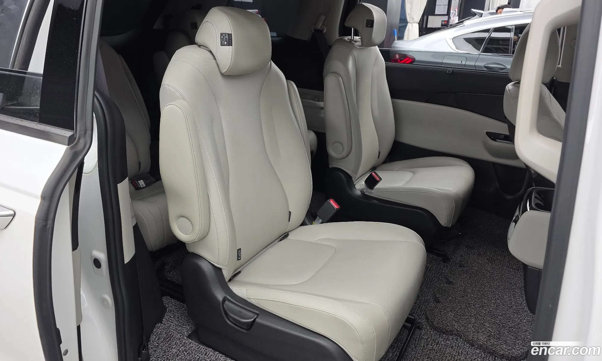 Kia Carnival 2020 KNANC813BMS025182 — 3