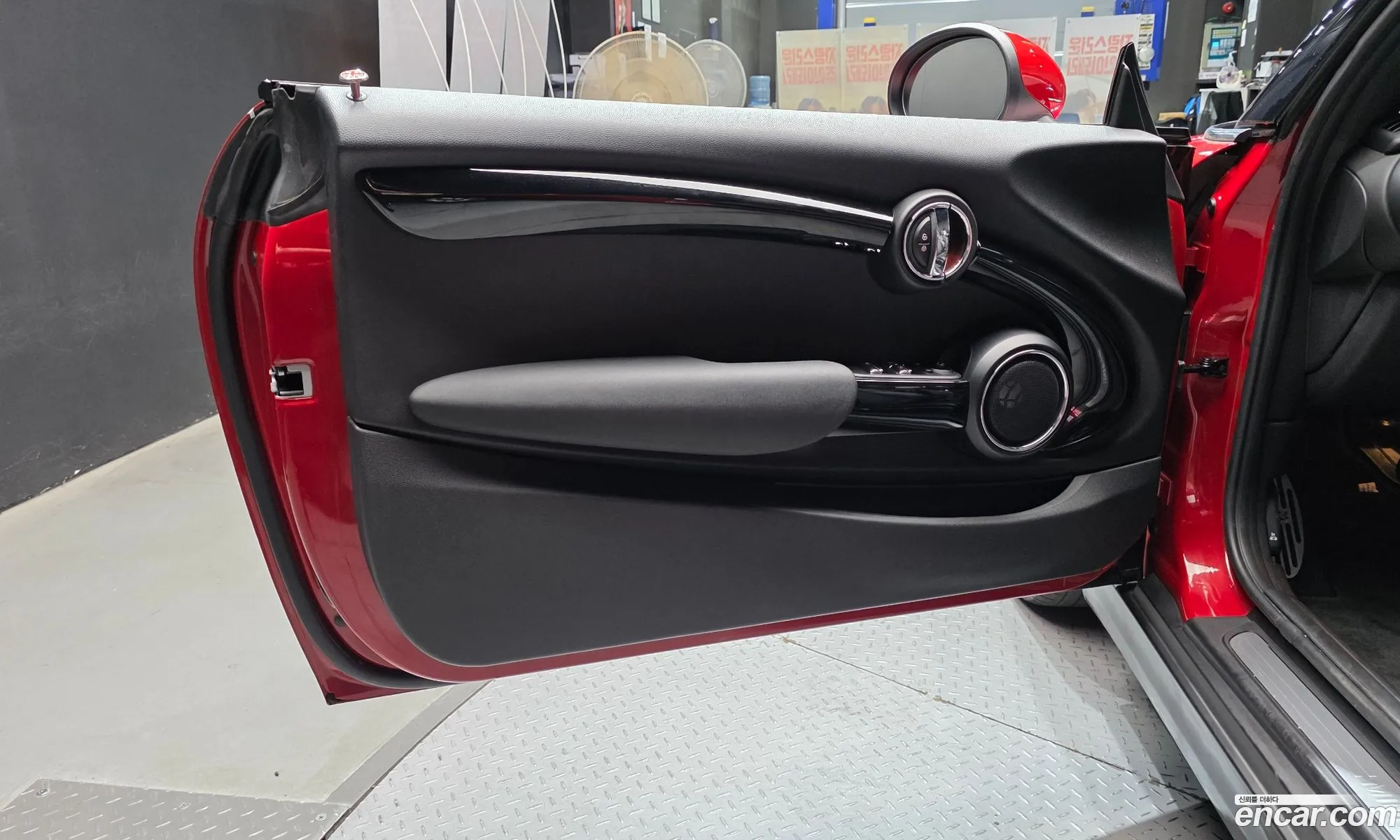 Mini Cooper Convertible 2018 WMWWG5103J3A80363 — 15