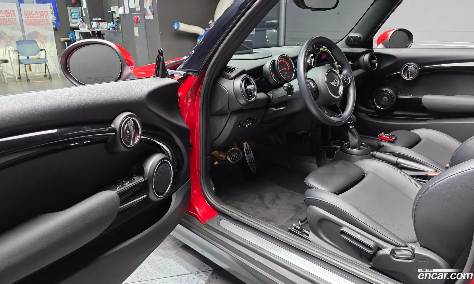 Mini Cooper Convertible 2018 WMWWG5103J3A80363 — 18