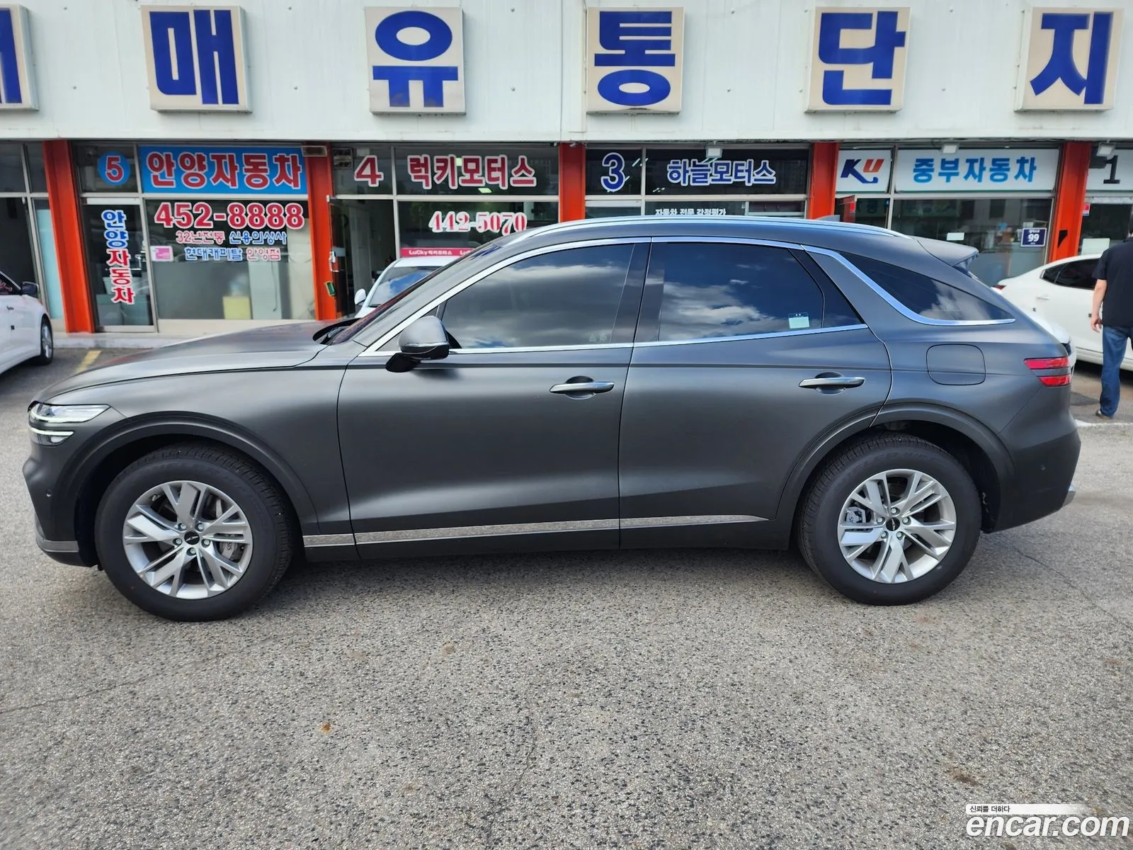 Genesis GV70 2025 — 17