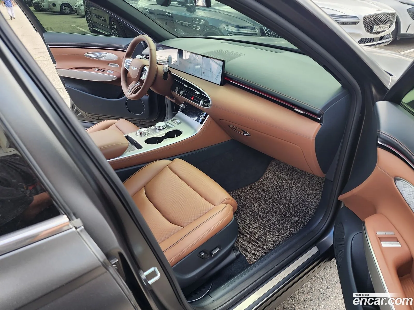 Genesis GV70 2025 — 16