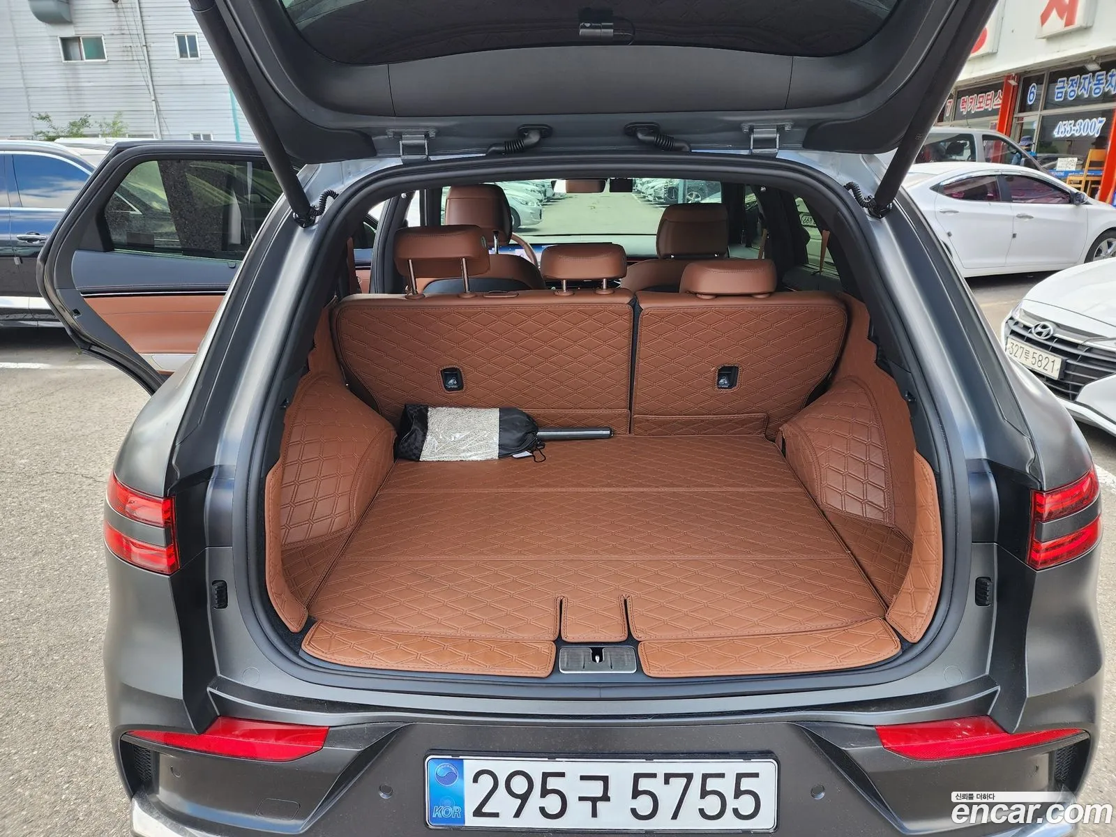 Genesis GV70 2025 — 3