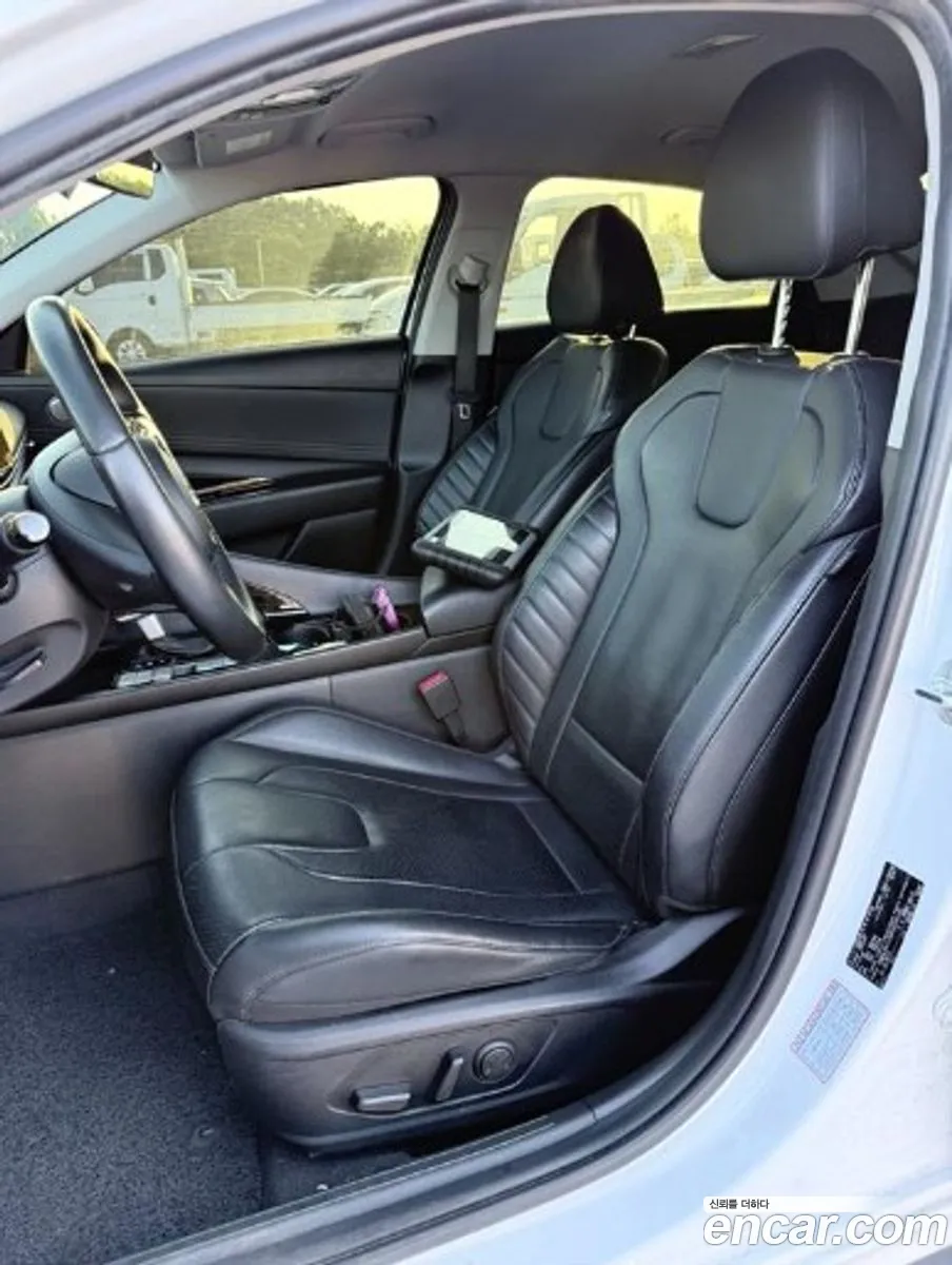 Hyundai Elantra Hybrid 2022 — 14