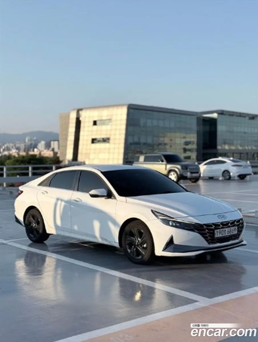 Hyundai Elantra Hybrid 2022 — 12