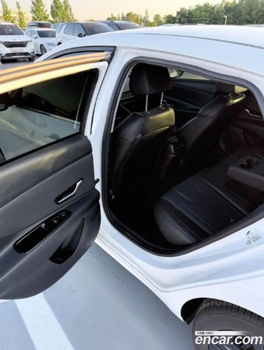 Hyundai Elantra Hybrid 2022 — 4