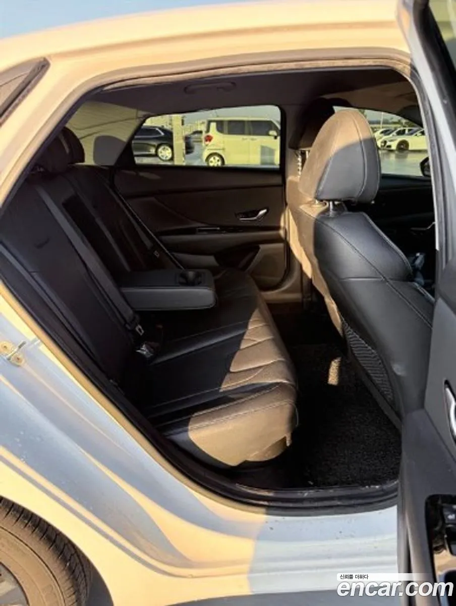 Hyundai Elantra Hybrid 2022 — 11