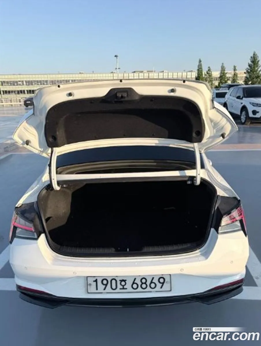 Hyundai Elantra Hybrid 2022 — 2
