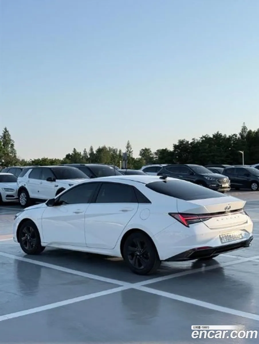 Hyundai Elantra Hybrid 2022 — 19