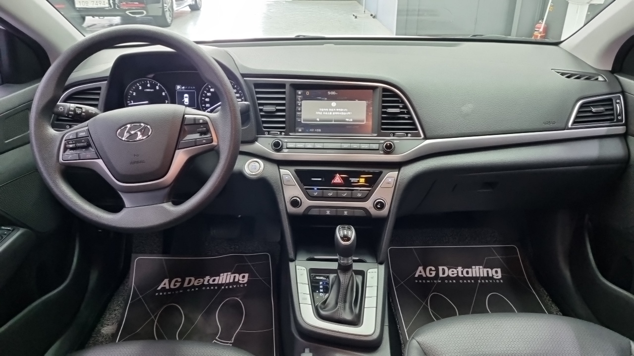 Hyundai Elantra AD 2017 — 13