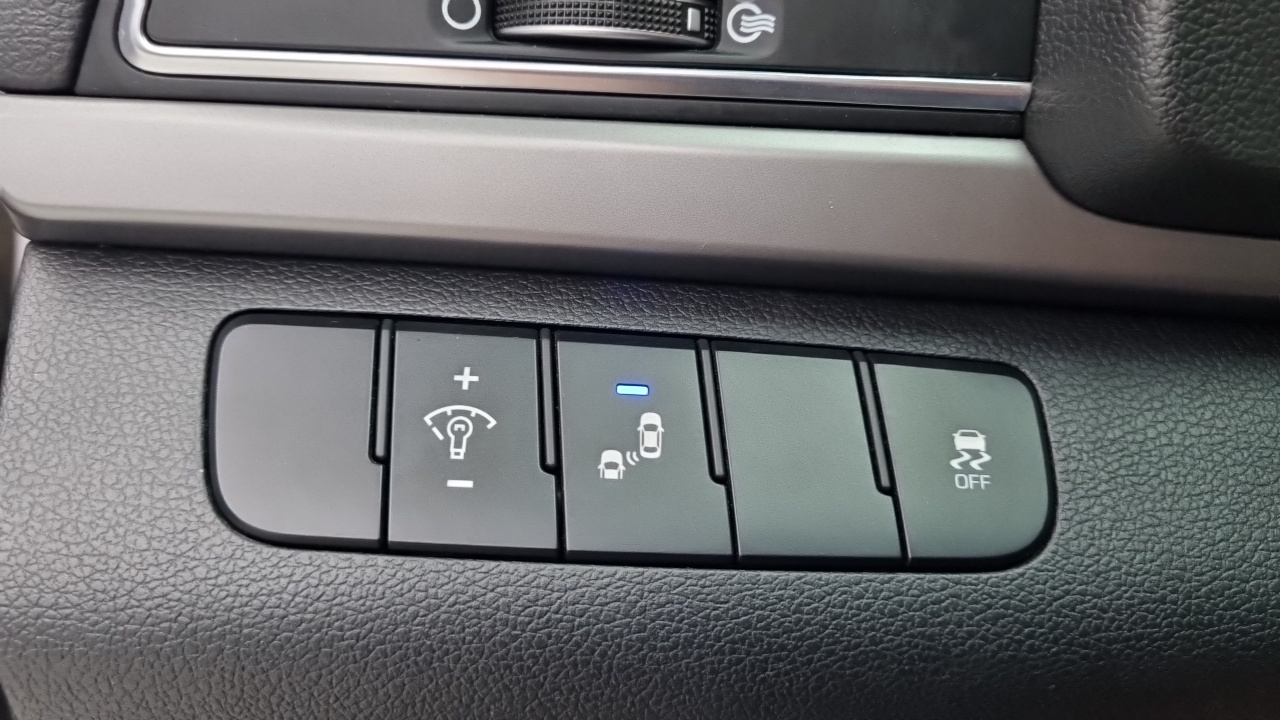 Hyundai Elantra AD 2017 — 18