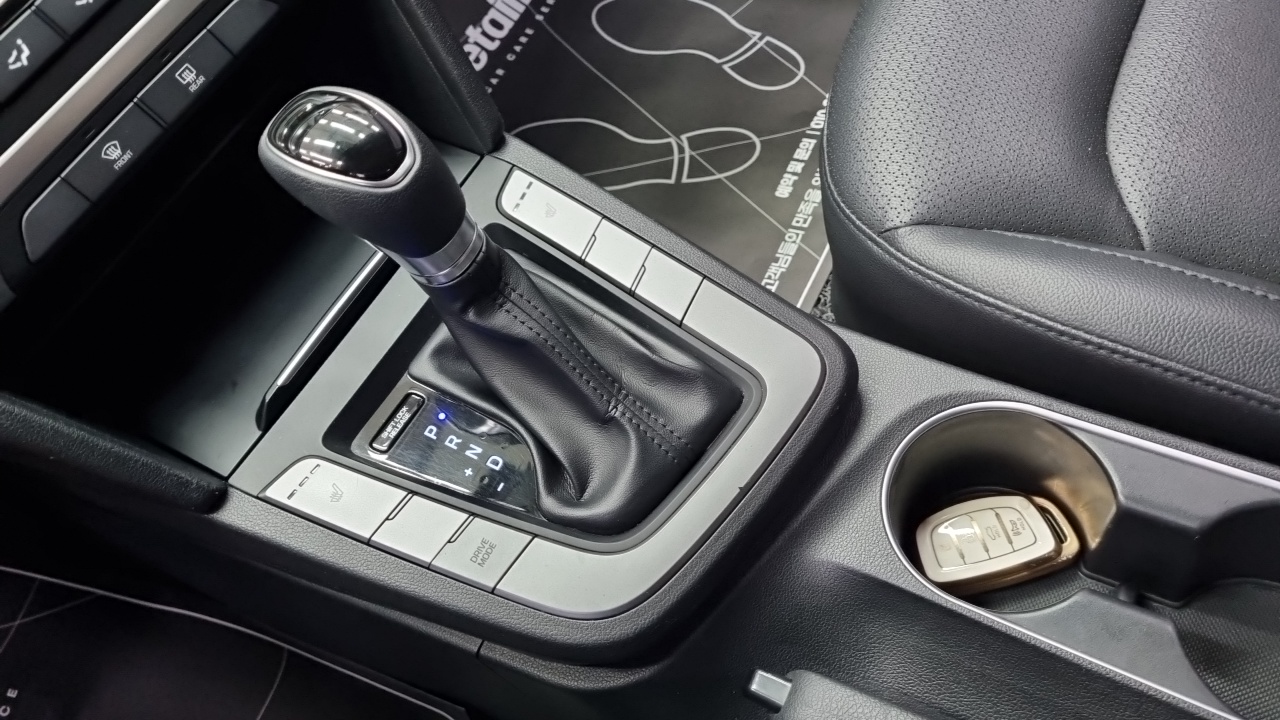 Hyundai Elantra AD 2017 — 14